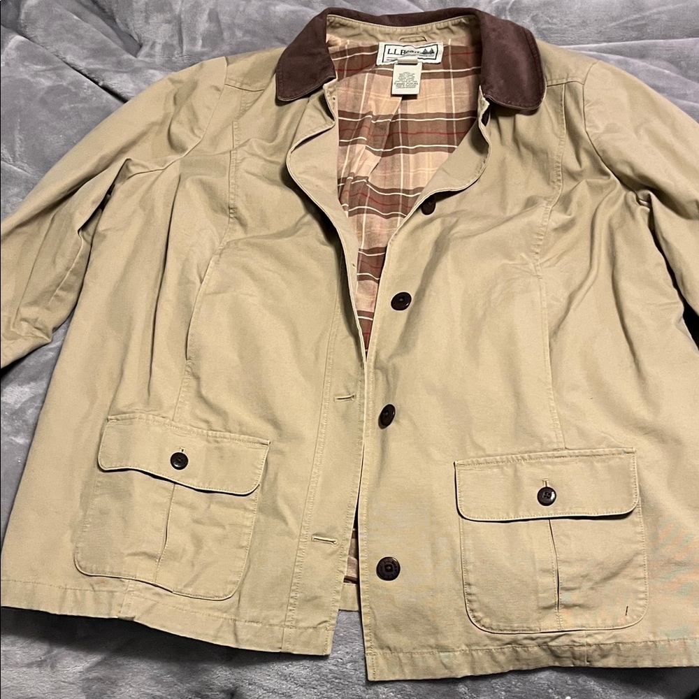 NWOT L.L. Bean Women's Tan Adirondack Barn Jacket with Brown Collar